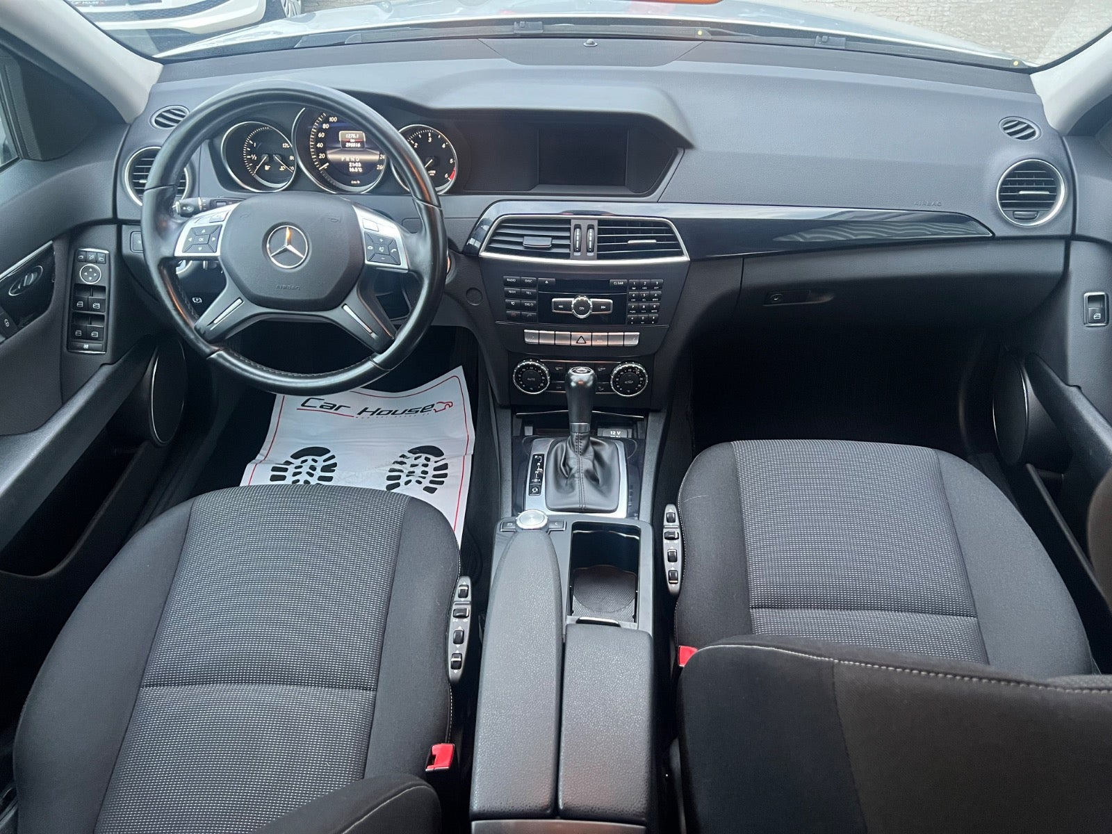 Sølv Mercedes C200 fra 2013