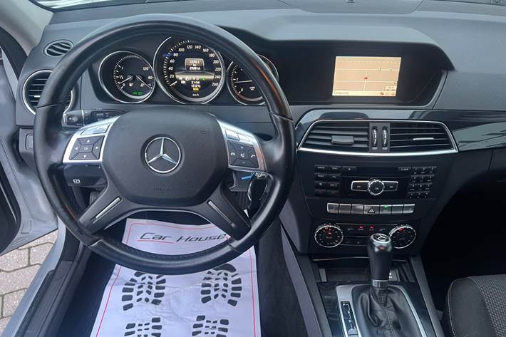 Sølv Mercedes C200 fra 2013