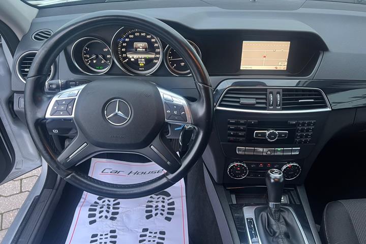 Sølv Mercedes C200 fra 2013