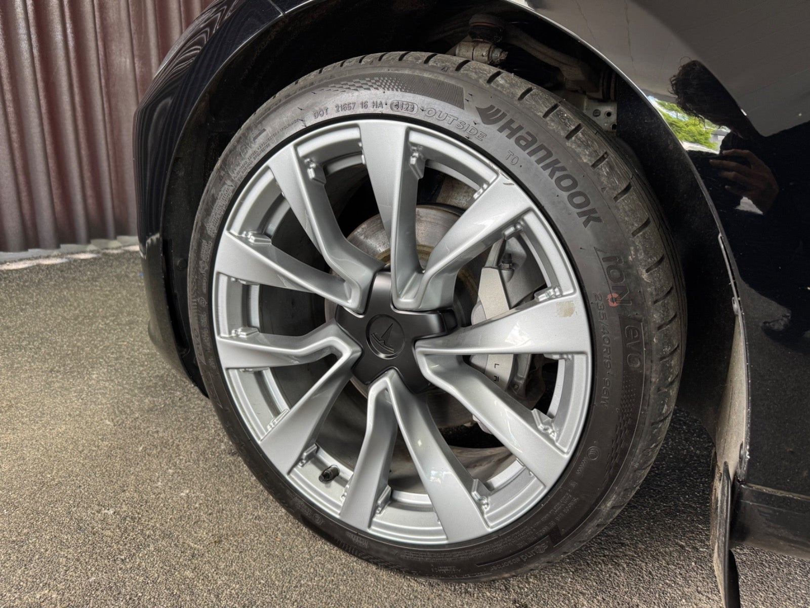 Sort Tesla Model 3 fra 2024