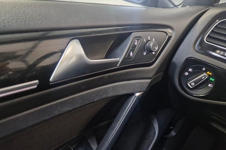 Sølv VW Golf VII fra 2019