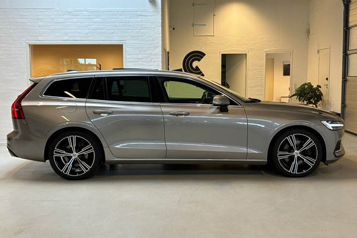 Orange Volvo V60 fra 2021