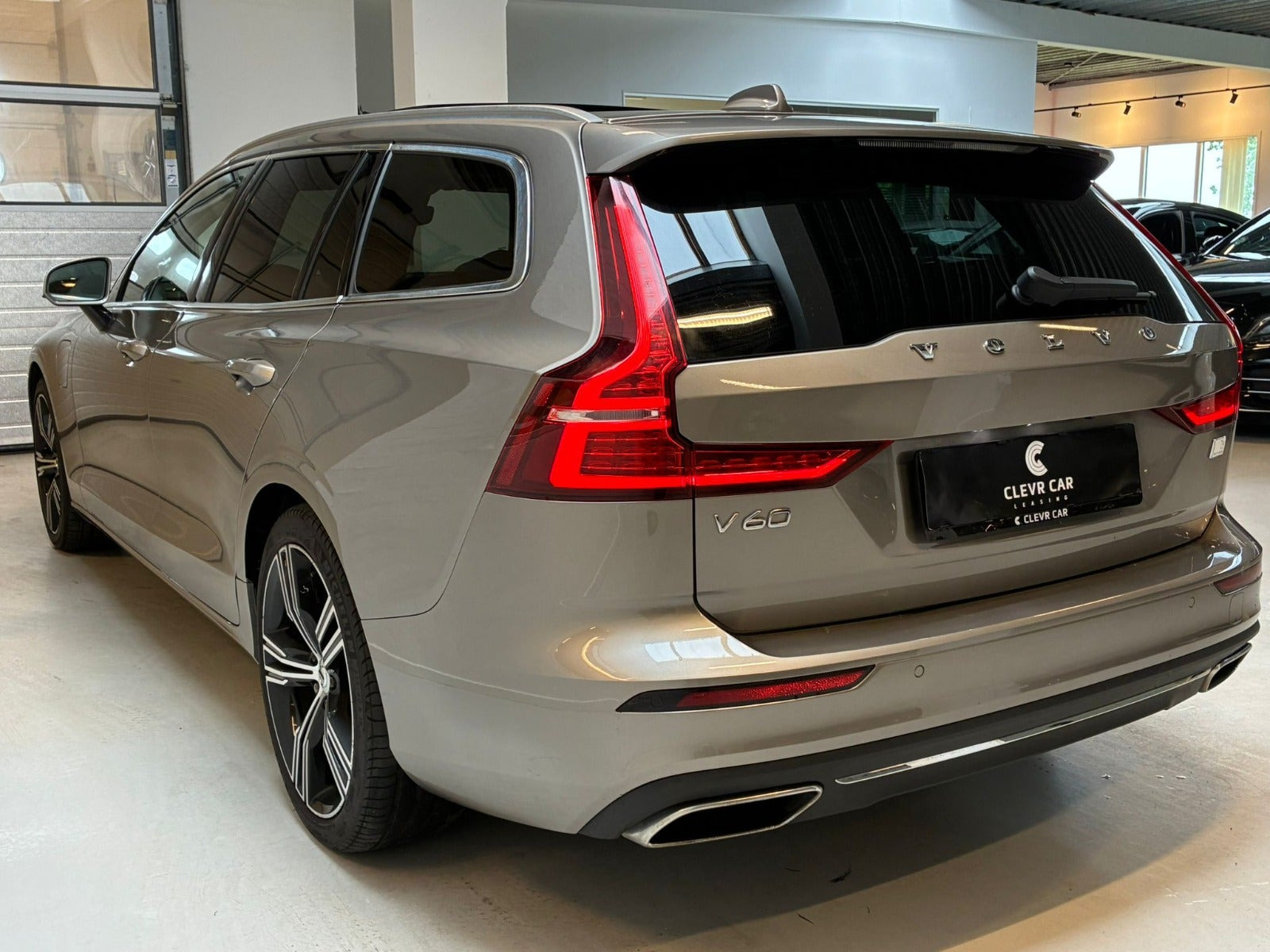 Orange Volvo V60 fra 2021