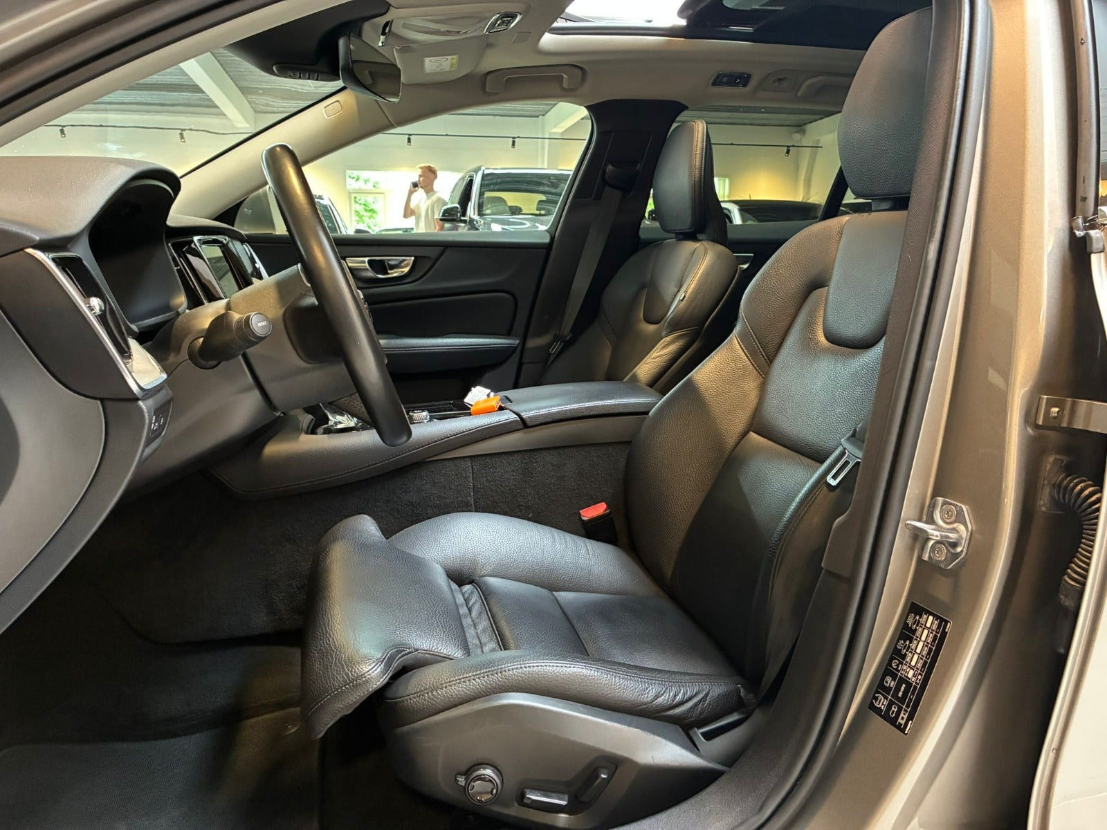 Orange Volvo V60 fra 2021