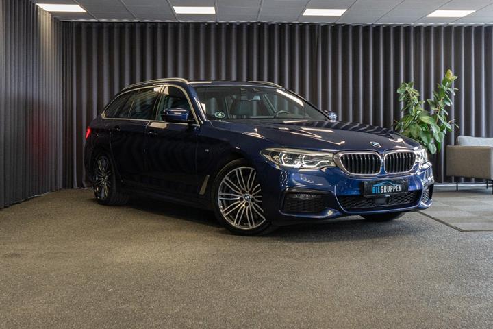 Blå BMW 540d fra 2019