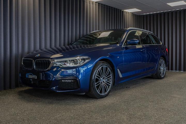 Blå BMW 540d fra 2019