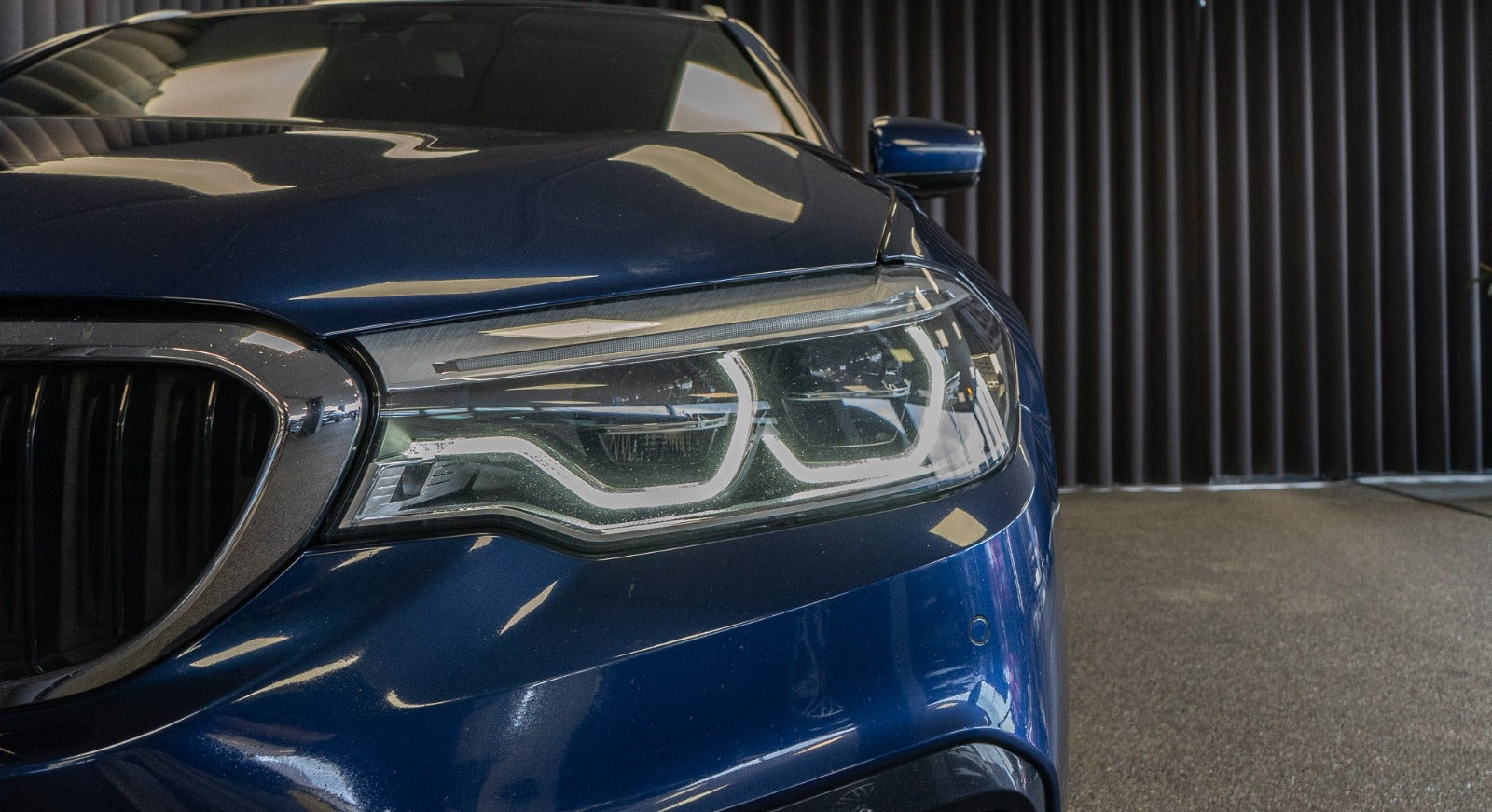 Blå BMW 540d fra 2019