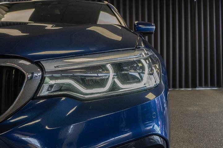 Blå BMW 540d fra 2019