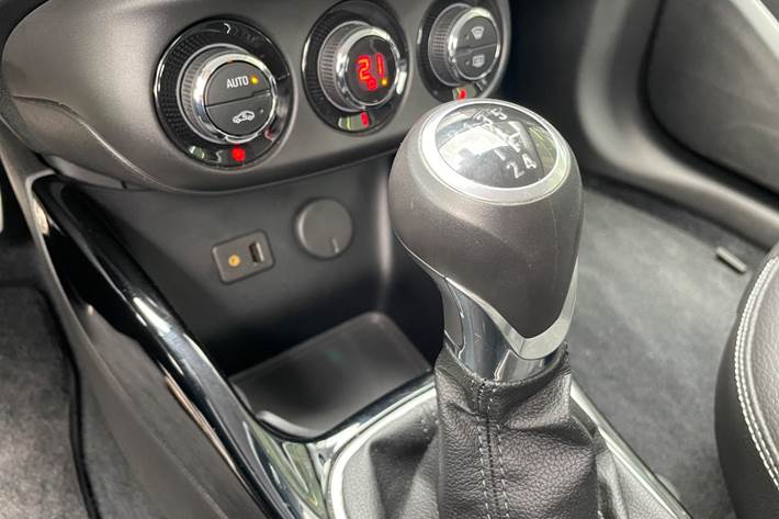 Brun Opel Adam fra 2013