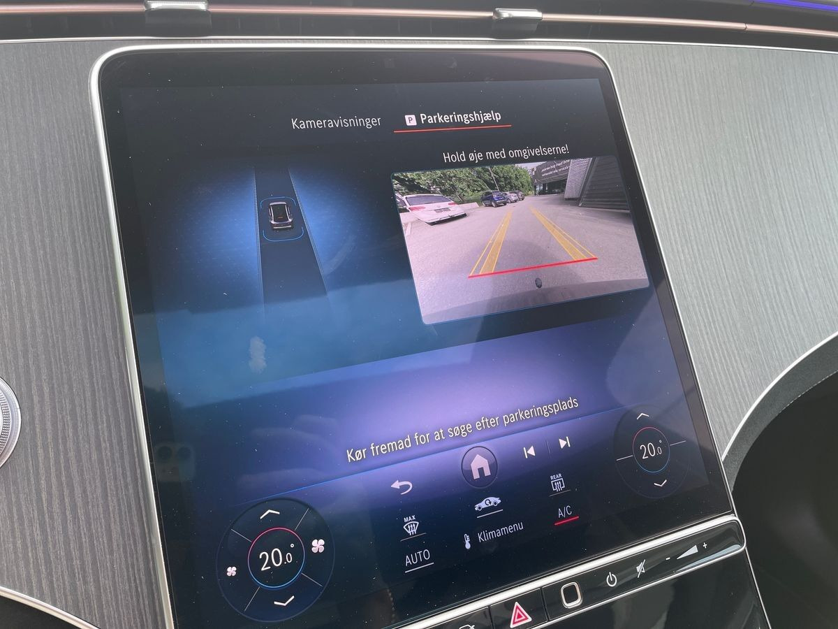 Blå Mercedes EQE350 SUV fra 2025