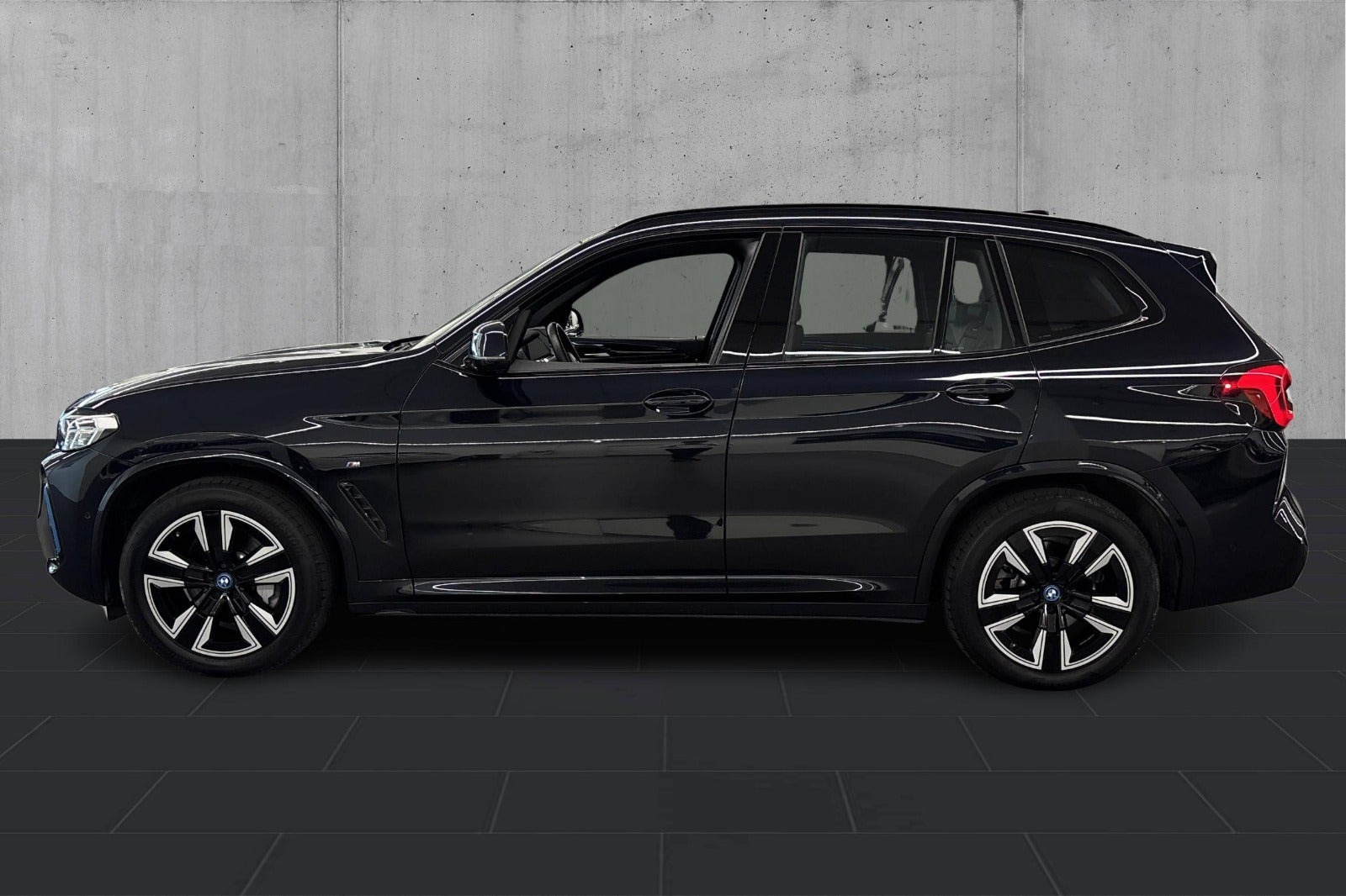Sort BMW iX3 fra 2023