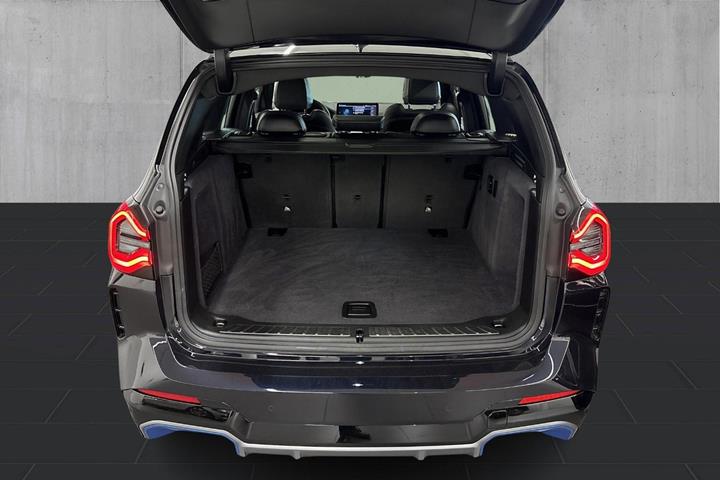 Sort BMW iX3 fra 2023