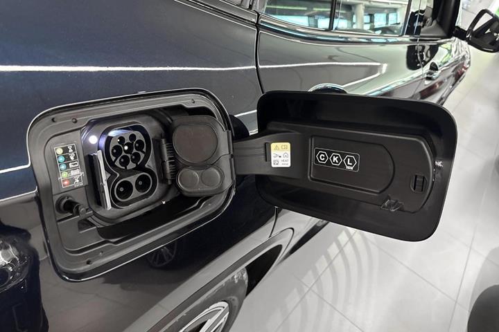 Sort BMW iX3 fra 2023
