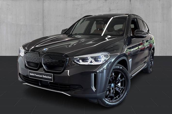 Grå BMW iX3 fra 2021