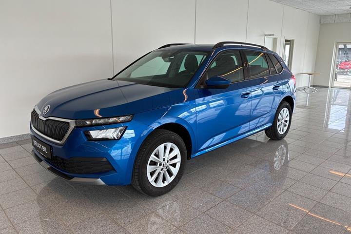 Blå Skoda Kamiq fra 2023 set udefra