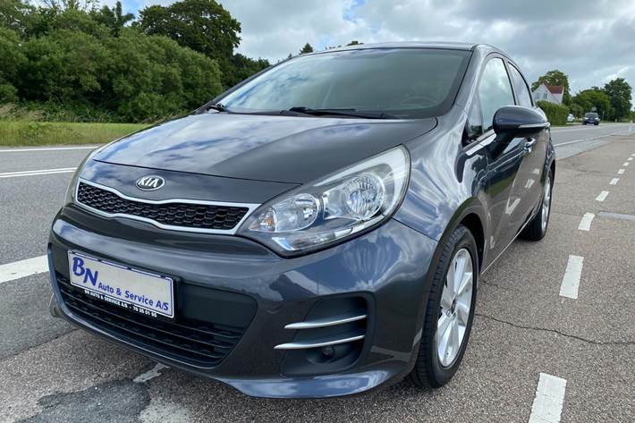 Grå Kia Rio fra 2016