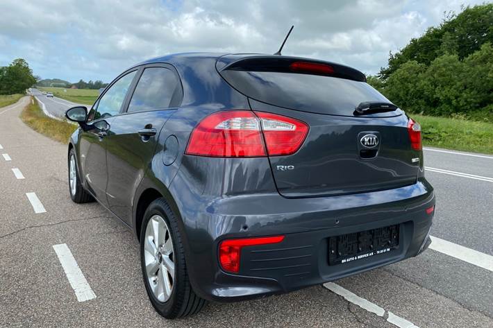 Grå Kia Rio fra 2016