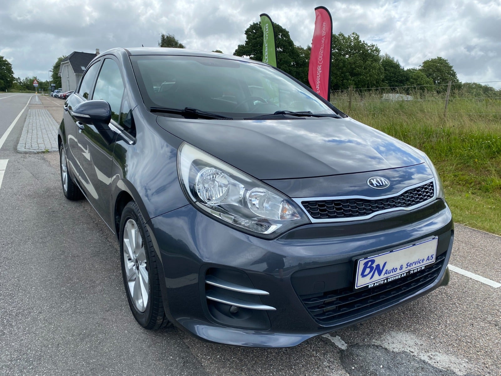 Grå Kia Rio fra 2016