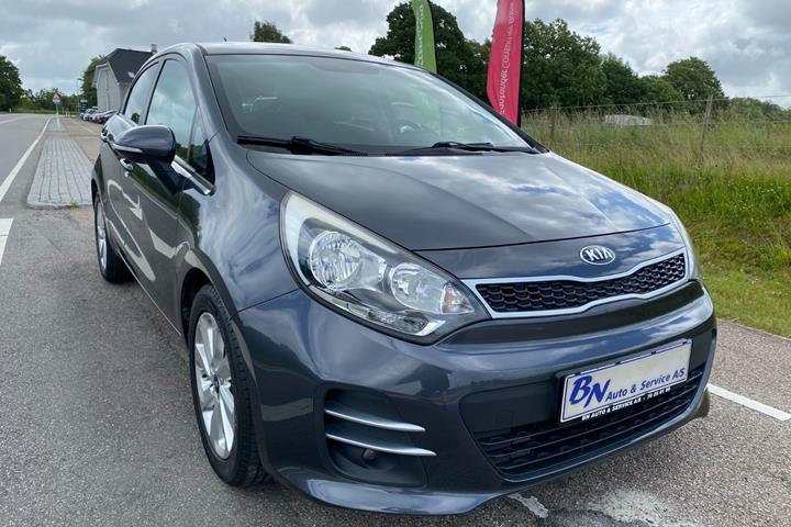 Grå Kia Rio fra 2016