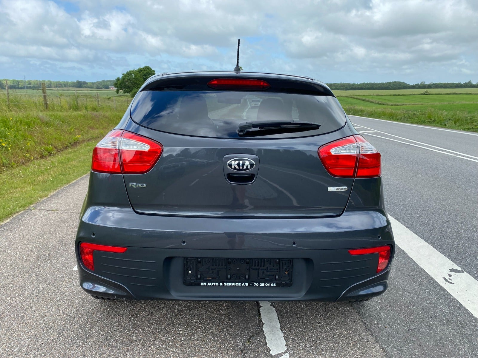 Grå Kia Rio fra 2016