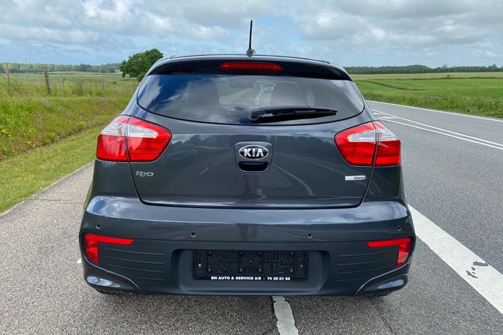 Grå Kia Rio fra 2016