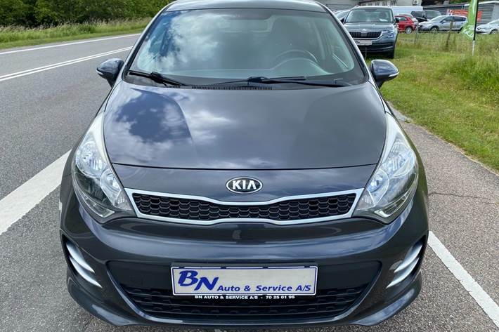 Grå Kia Rio fra 2016