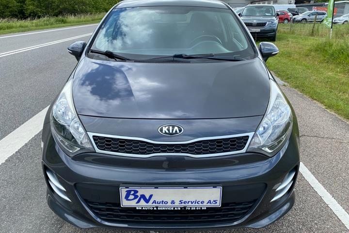 Grå Kia Rio fra 2016