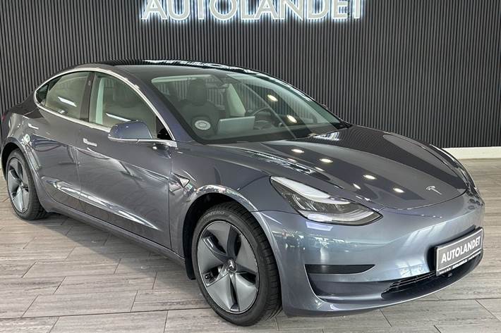Grå Tesla Model 3 fra 2020