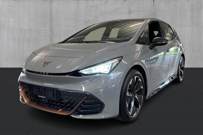 Grå Cupra Born fra 2024 set udefra