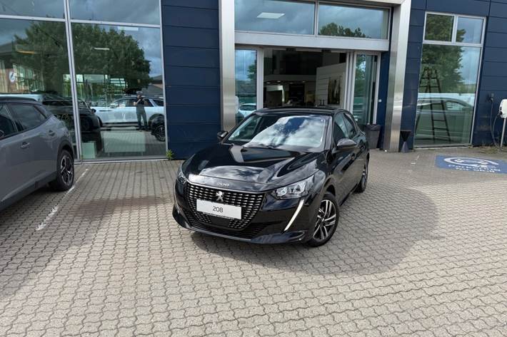 Rød Peugeot 208 fra 2023