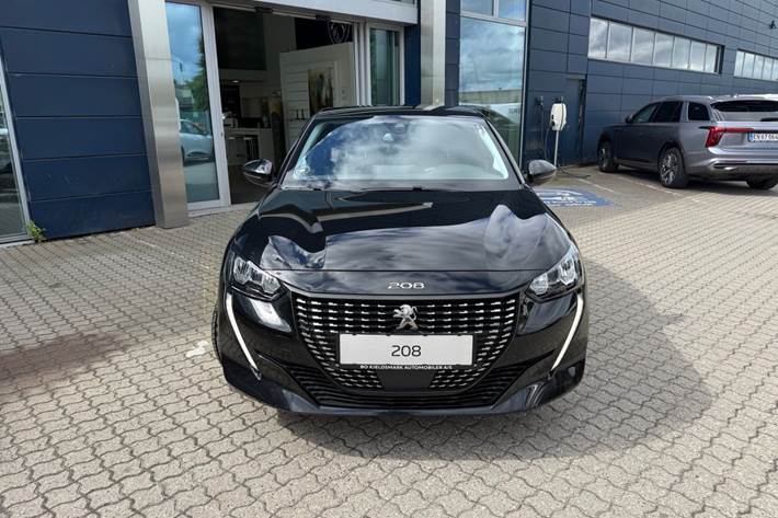 Rød Peugeot 208 fra 2023