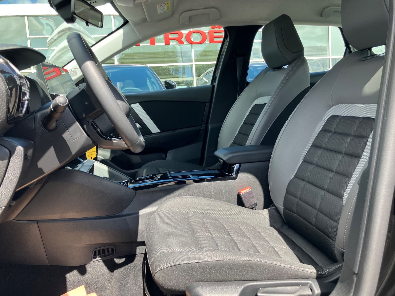 Sort Citroën ë-C4 X fra 2025