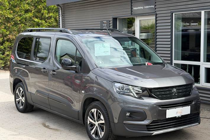 Grå Peugeot e-Rifter fra 2023