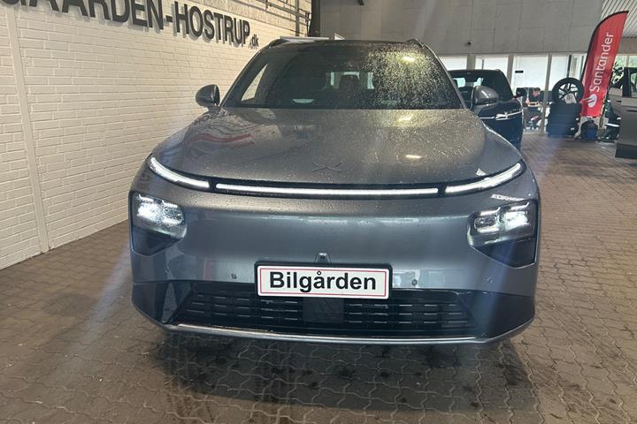 Grå Xpeng G9 fra 2026