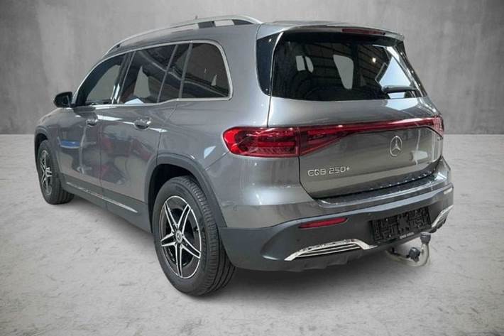 Grå Mercedes EQB250+ fra 2025