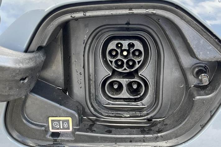 Blå Opel Corsa-e fra 2023
