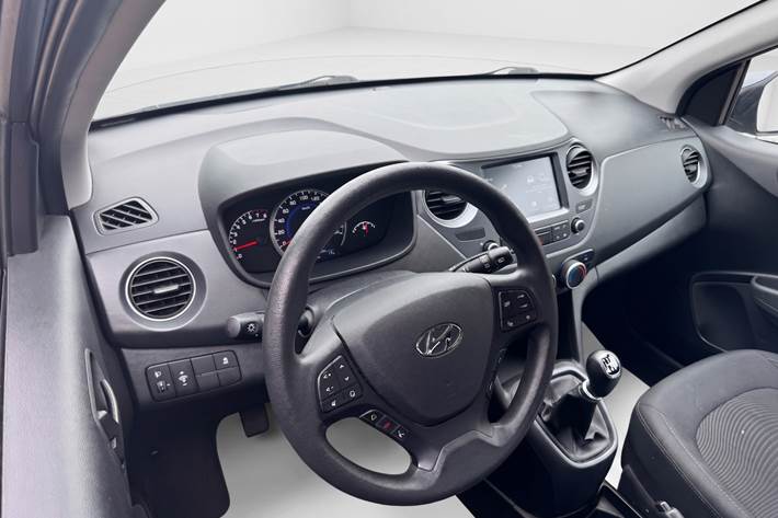 Grå Hyundai i10 fra 2020