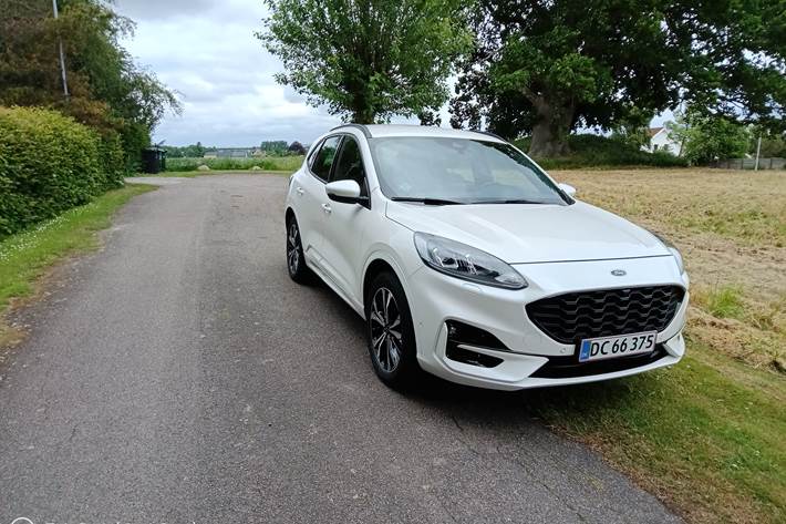 Hvid Ford Kuga fra 2021