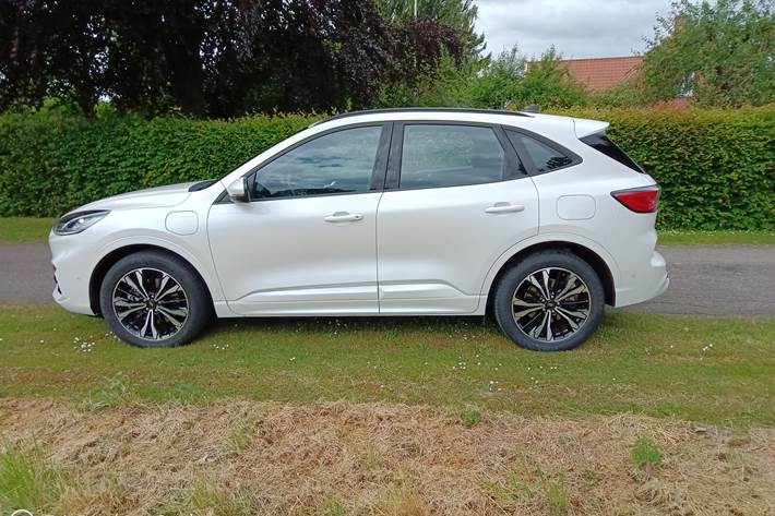 Hvid Ford Kuga fra 2021