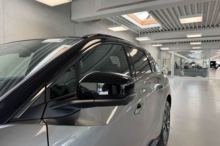 Grå Toyota BZ4X fra 2026
