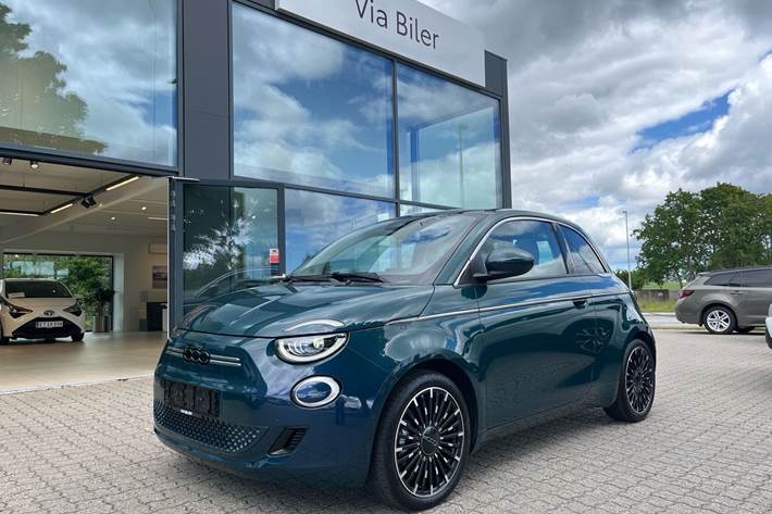 Grøn Fiat 500e fra 2023