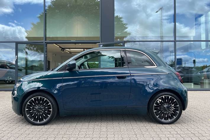 Grøn Fiat 500e fra 2023