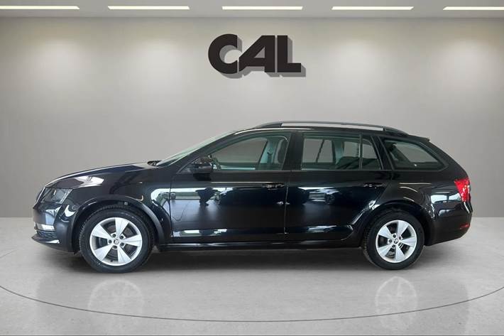 Sort Skoda Octavia fra 2020