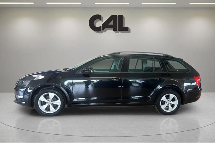 Sort Skoda Octavia fra 2020