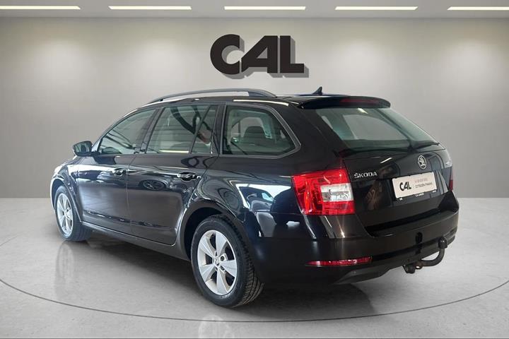 Sort Skoda Octavia fra 2020