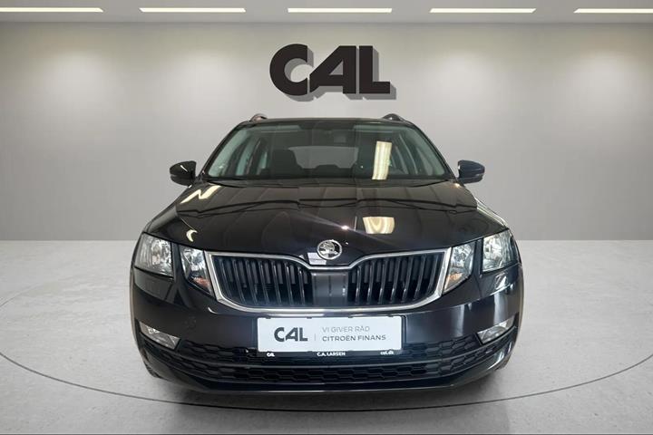 Sort Skoda Octavia fra 2020