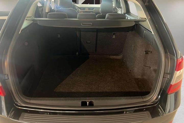 Sort Skoda Octavia fra 2020