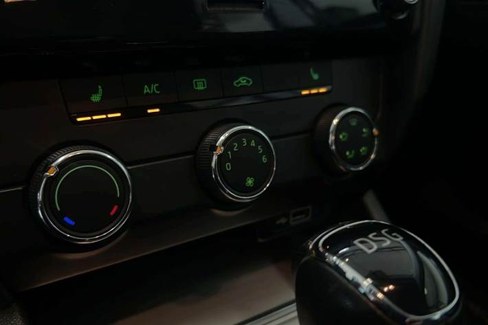 Sort Skoda Octavia fra 2020