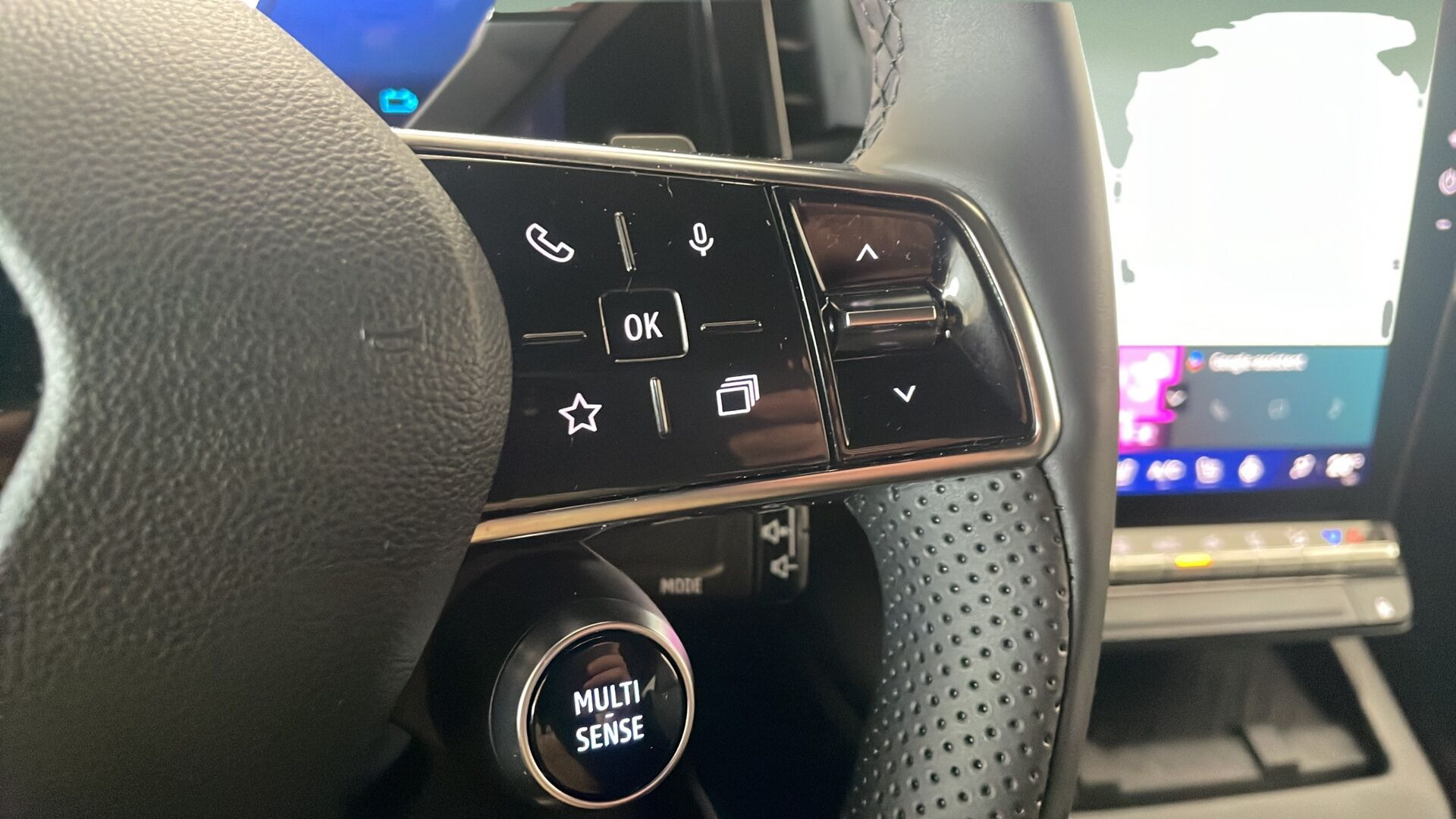 Rød Renault Scénic fra 2024