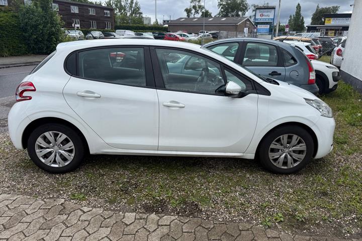 Hvid Peugeot 208 fra 2012